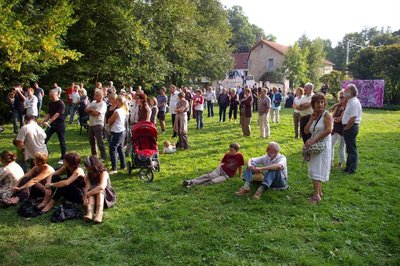 La Ville-sous-Orbais / « Vivre à la Ville »
Une belle fête pour découvrir la Colonie - 1 De nombreuses personnes étaient présentes à cette manifestation.