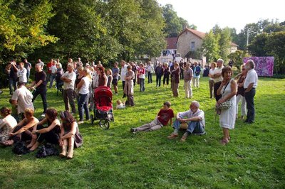 De nombreuses personnes étaient présentes à cette manifestation.